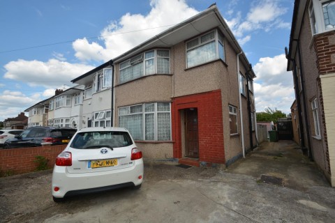 Click the photo for more details of Walton Avenue, Harrow, HA2 8QU