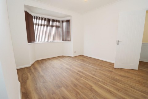 Click the photo for more details of Reading Road, Northolt, UB5 4PJ